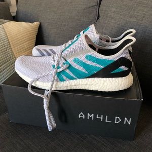 AM4LDN Boost Adidas men’s 10.5